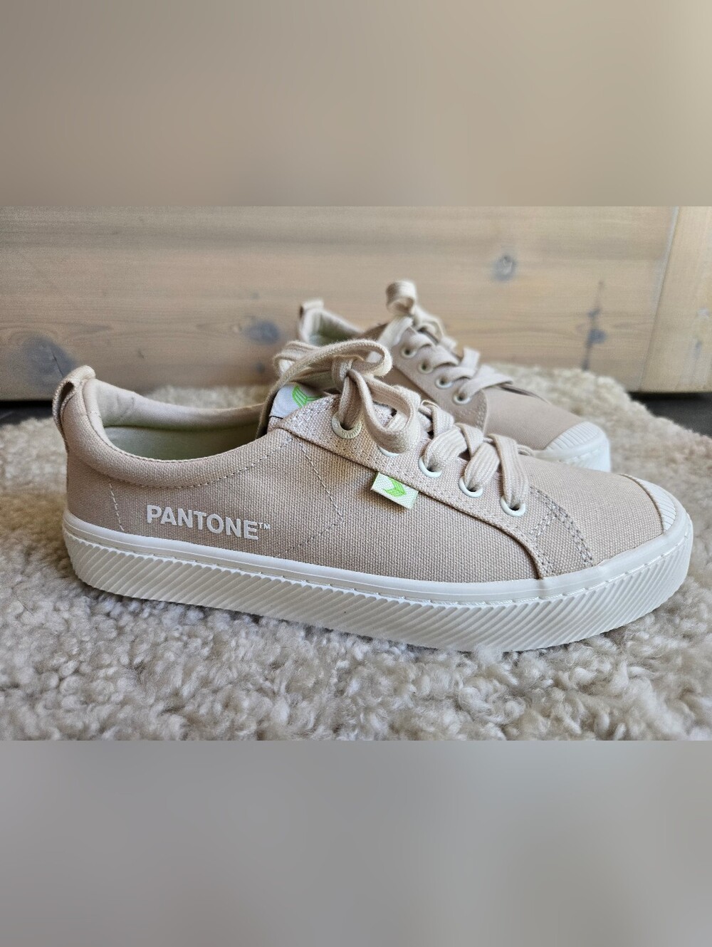 NWT Cariuma X Pantone OCA Low Canvas Sneakers in French Oak / Tan Beige 8.5